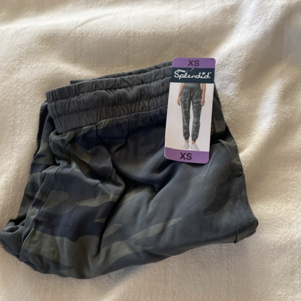 Splendid Ladies Camo Jogger Pant - Picture 6 of 7